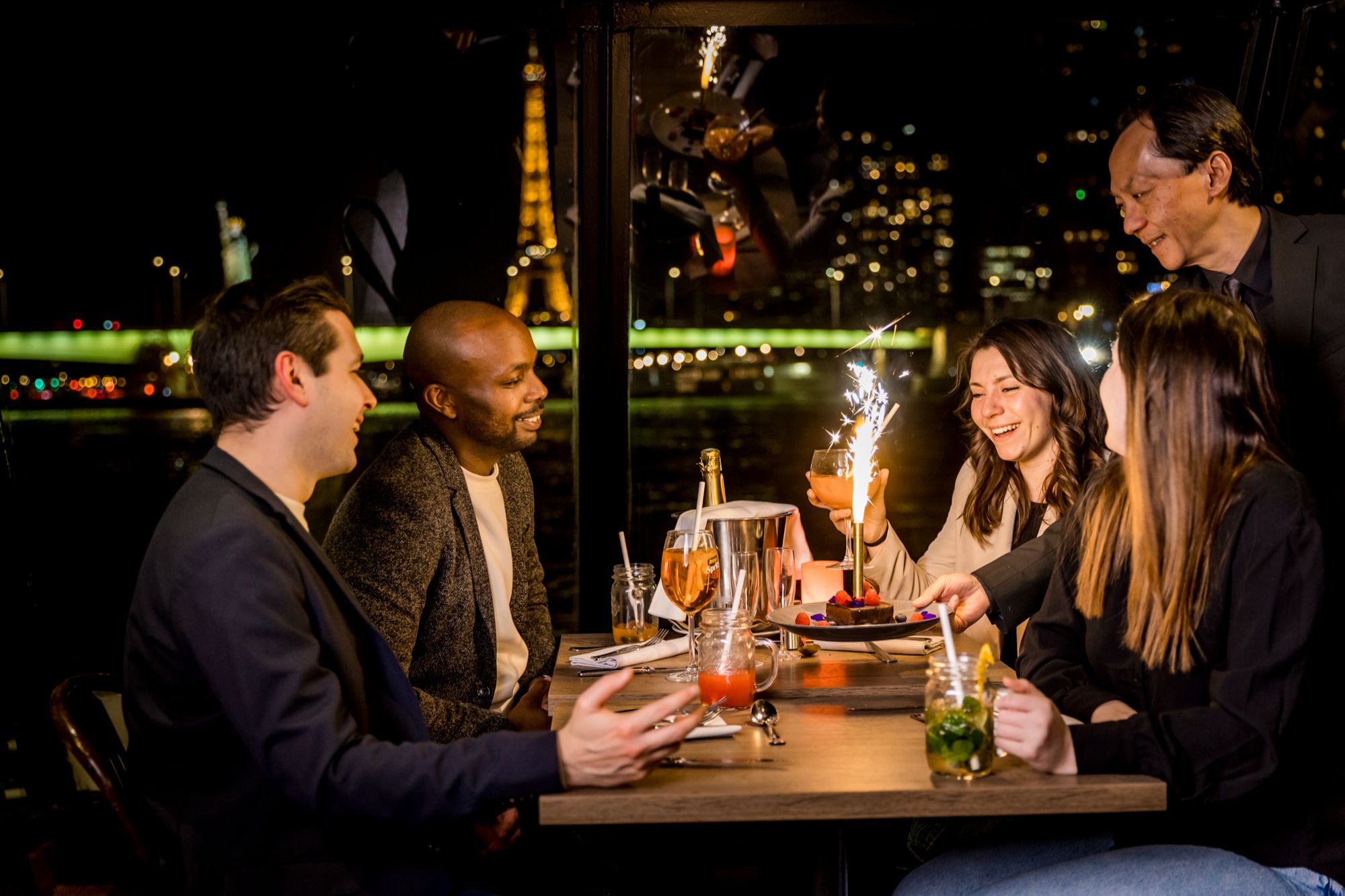 Dîner croisière Paris Seine 21h15 - Spécial festivité